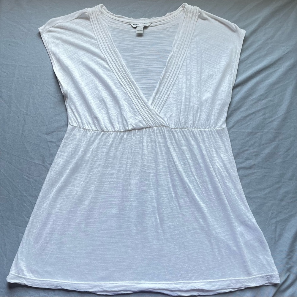 SLEEVELESS SHEER WHITE V NECK TOP